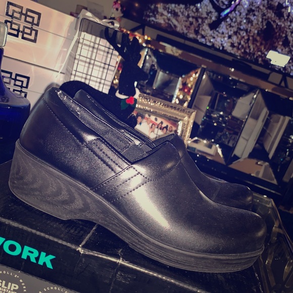 Work Clogs - Picture 2 of 5